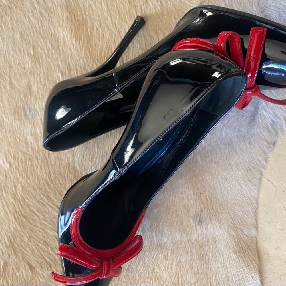 Gorgeous Prada Women's Glossy Black Heels with Red Bow. - Picture 5 of 6